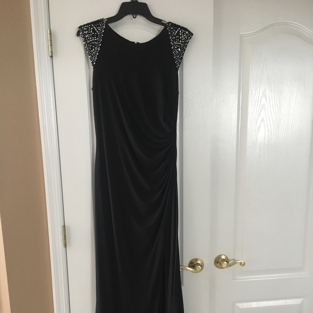 Vince Camuto gown size 10